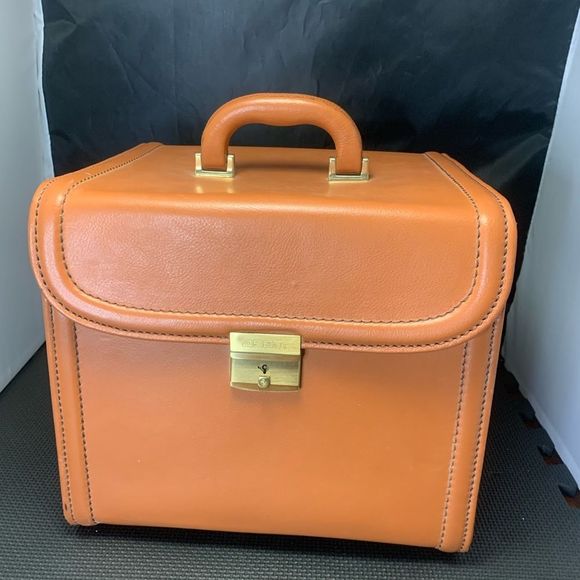 Ferrari Other - Ferrari leather hand crafted turn box - no key - UNLOCKED